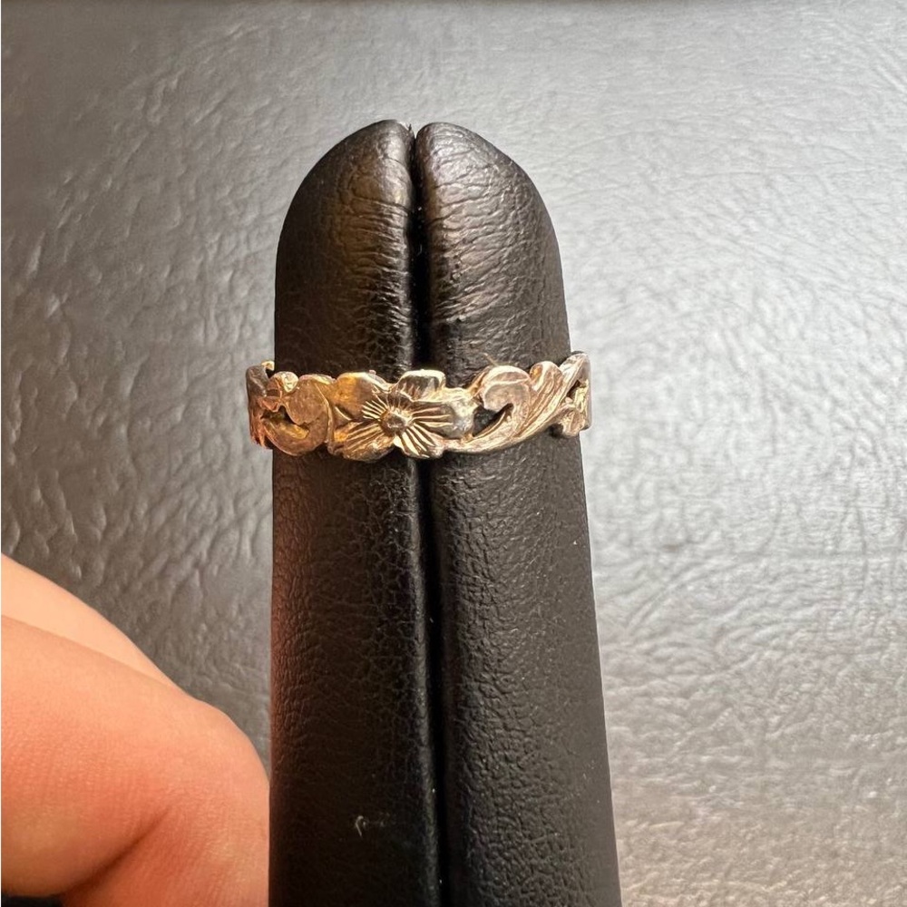 Vintage sterling ring with flowers